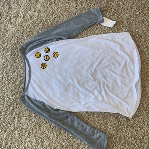 A gray and white 3 quarter sleeve shirt.